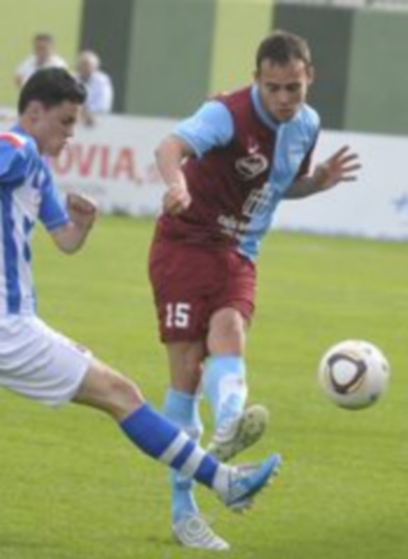 Palacios podría cambiar su posición de lateral a central por la izquierda para dejarle la plaza a Víctor Pérez. / A. Benavente