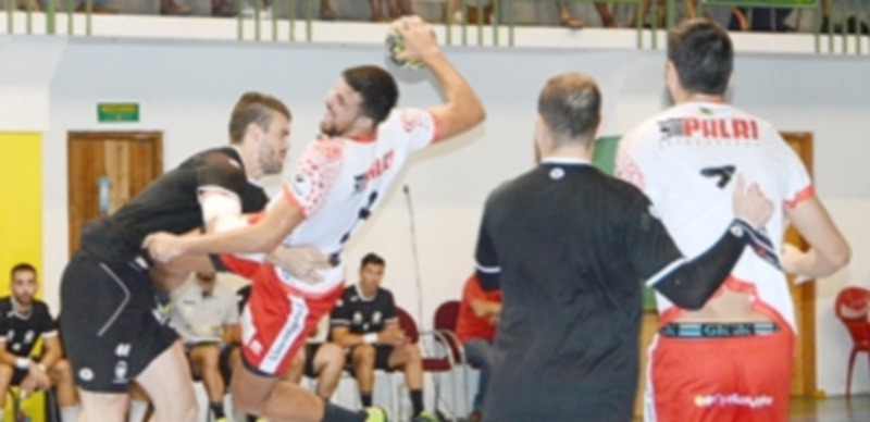 Afianzando pasos 1 Uno de los jugadores del Viveros Herol Nava durante el encuentro disputado en la localidad segoviana. / A. MARUGÁN