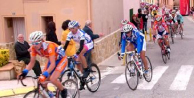 Algunos de los ciclistas que participaron en el Trofeo de San Antonio celebrado este año en el mes de junio. / EL ADELANTADO