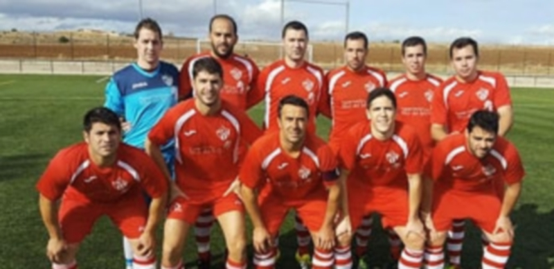 Conjunto del Arcángel que disputó su partido en el campo de La Lastrilla frente al San Lorenzo. / ROBERTO BERZAL