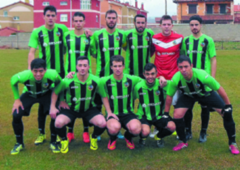 El Espinar encuentra su camino 1 Once titular de la UD El Espinar San Rafael ante el Polideportivo Salas. / J.A. TORREÑO