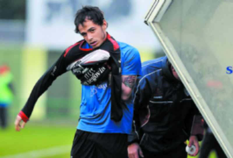 Abraham García: “Cada partido fuera de casa es un nuevo reto” 1 El guardameta de la Gimnástica Segoviana Pablo Barbero antes de entrar al terreno de juego en un partido. / JUAN MARTÍN