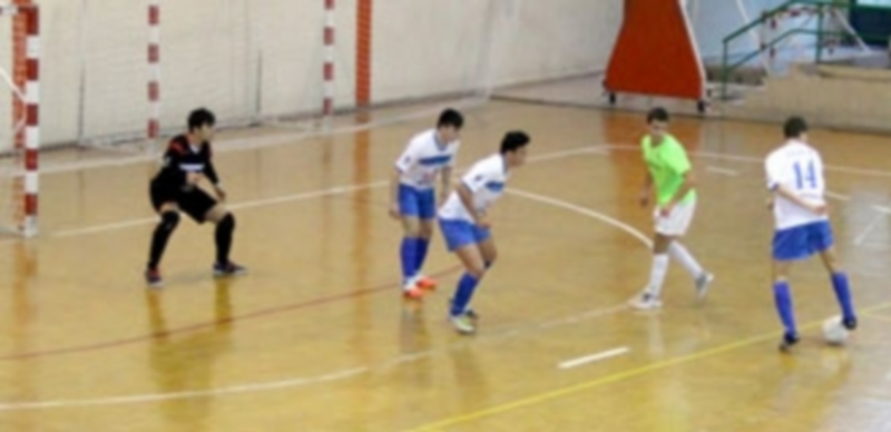 La liga comienza con sensaciones positivas para los segovianos 1 Una jugada del encuentro que jugó el Eufón Cuéllar en la cancha del FS Salamanca. / E.A.