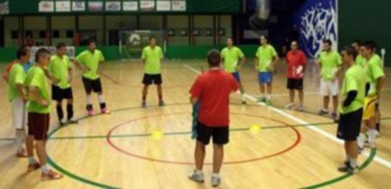 La plantilla del Club Deportivo Valverde durante uno de los entrenamientos previos al encuentro de esta tarde. / El Adelantado
