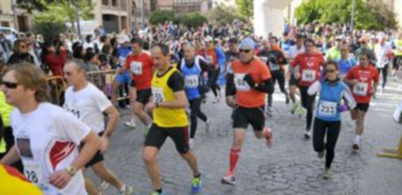 Instante del inicio de la segunda edición de la Carrera Popular ‘El Bustar’ celebrada en la mañana de ayer en Carbonero el Mayor
