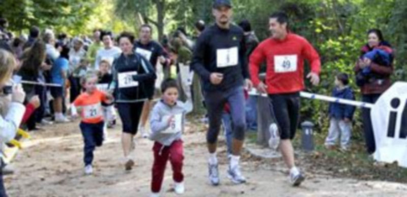 Instante de una de las carreras de la primera edición de Correr en Familia. / Juan Martín