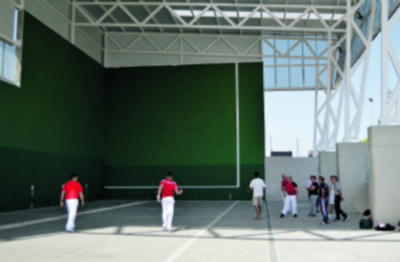 Partido de exhibición de pelota mano en la inauguración del frontón de El Sotillo. / CRISTINA YUSTA