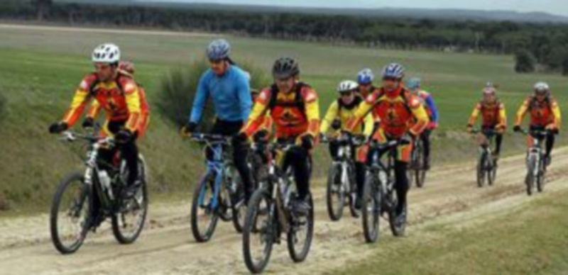 Miembros del club deportivo Navabike en una de sus habituales marchas. / A.D.