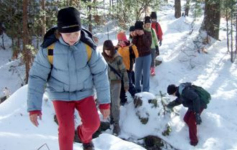 Un grupo de niños de la Escuela de Montaña de Segovia del curso pasado. / E. A.
