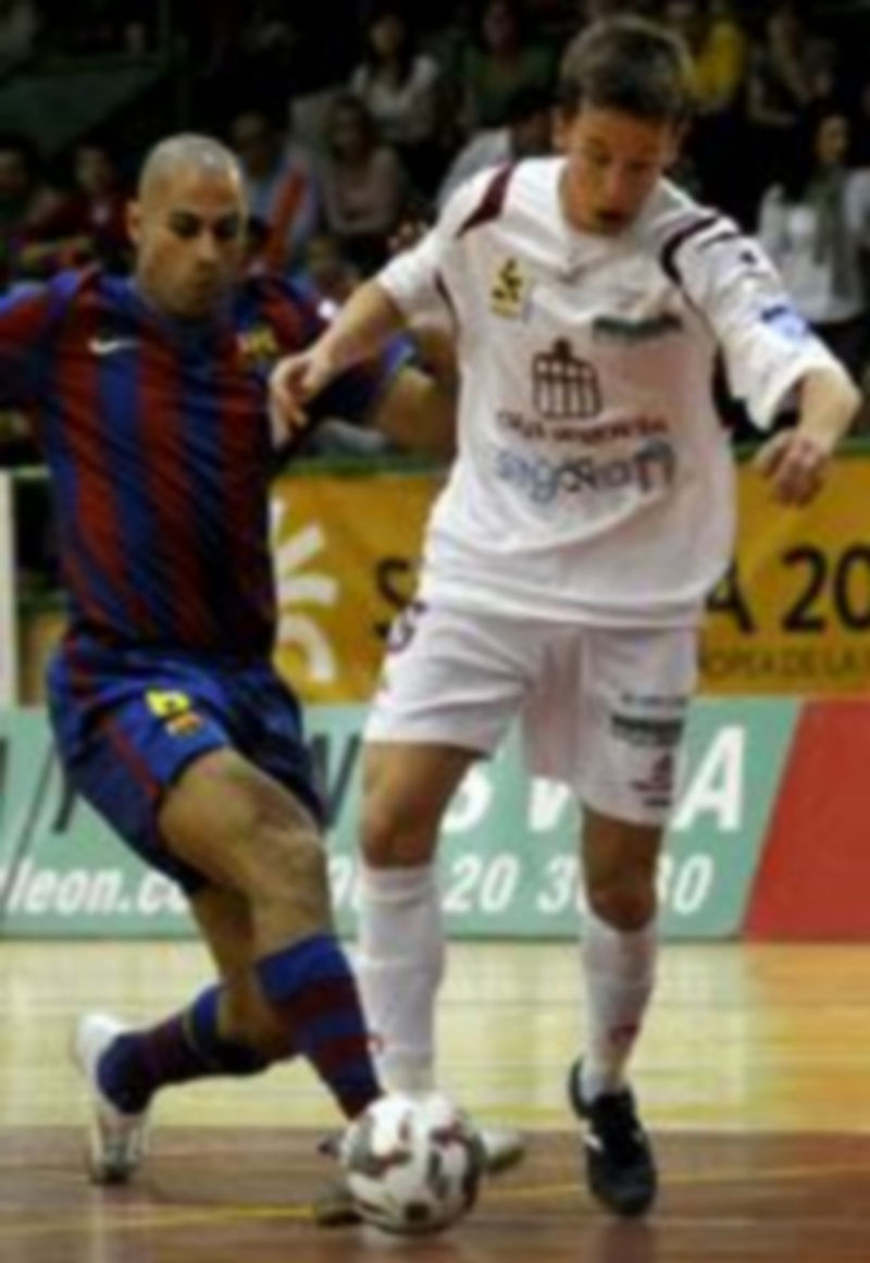 Lin supera a Fernandao en la imagen de archivo./J. MARTÍN