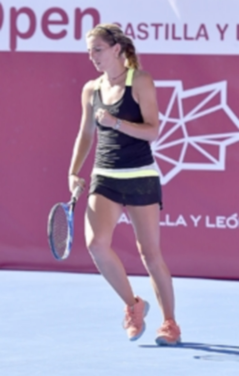 Rocío de la Torre celebra un punto durante el encuentro que disputó en la pista central del Open frente a Vera Zvonareva. / OPEN CASTILLA Y LEÓN