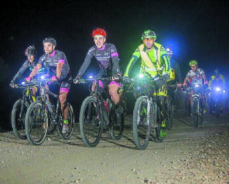 La tercera marcha nocturna MTB de Cantalejo reúne a un centenar de participantes 1 Un grupo de participantes de la marcha MTB nocturna de Cantalejo. / EL ADELANTADO
