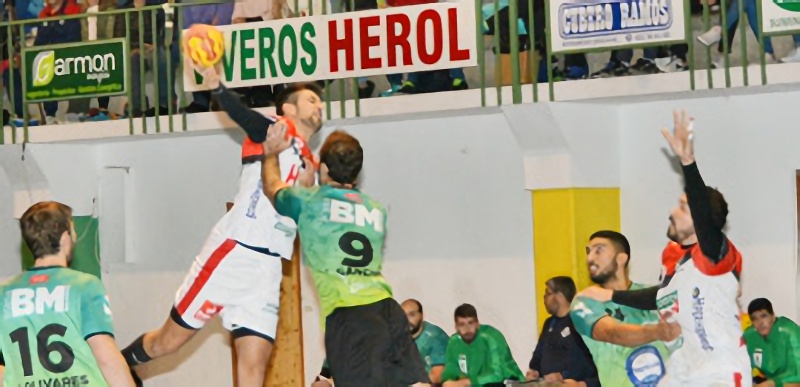 Lo difícil de frenar la caída 1 Agustín Casado se encuentra con la oposición de un defensor del Ikasa Madrid