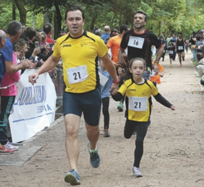 Instante de una carrera de la anterior edición de ‘Correr en Familia’. / L. Mazagatos