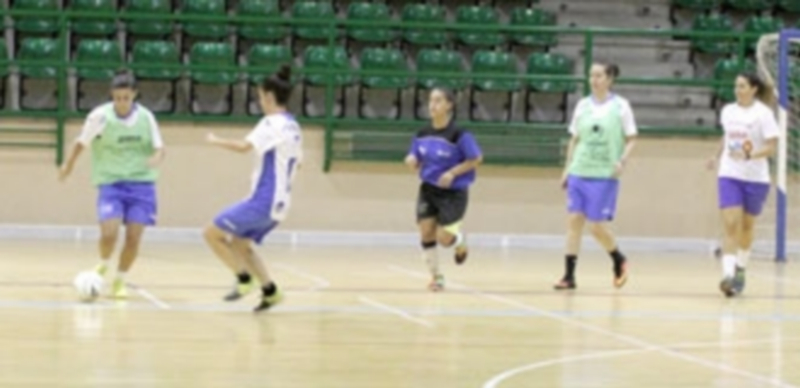 Un momento de un entrenamiento del Unami en el Pedro Delgado. / NEREA LLORENTE