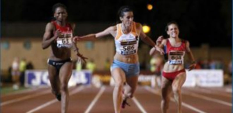 La atleta segoviana María de Frutos llega en tercera posición tras Estela García y Juliet Itoya en la dinal de los 100 metros lisos de atletismo. / EL ADELANTADO