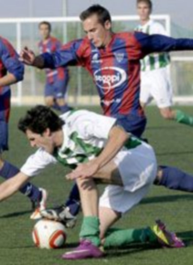 Jugada de un partido anterior de la Gimnástica Segoviana B. / Alberto Benavente