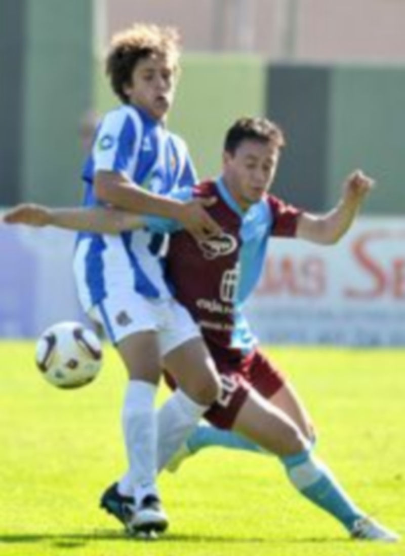 Víctor Pérez fue el autor de uno de los tres goles que no le sirvieron a la Gimnástica Segoviana para ganar el partido de ayer. / Juan Martín