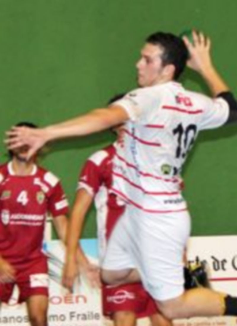 Darío Ajo (izquierda)