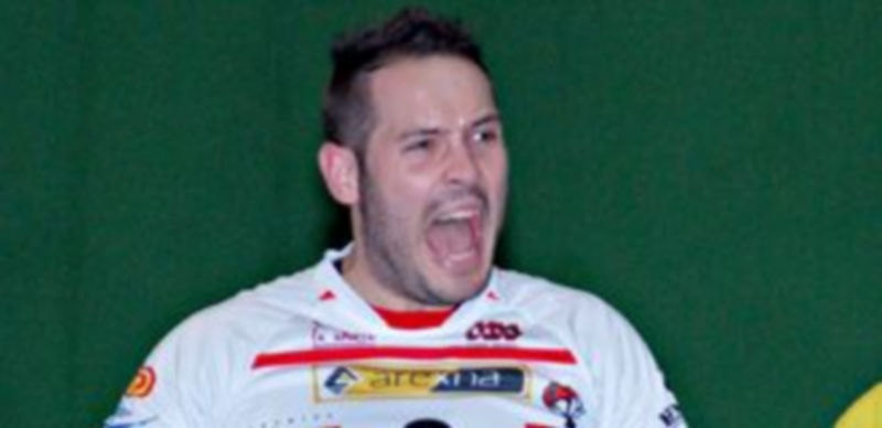 Gesto de celebración del jugador navero Carlos Domínguez