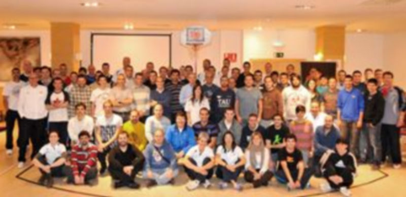 Foto de familia con los participantes en el Máster de Formación Técnica. / Federación Española de Baloncesto.