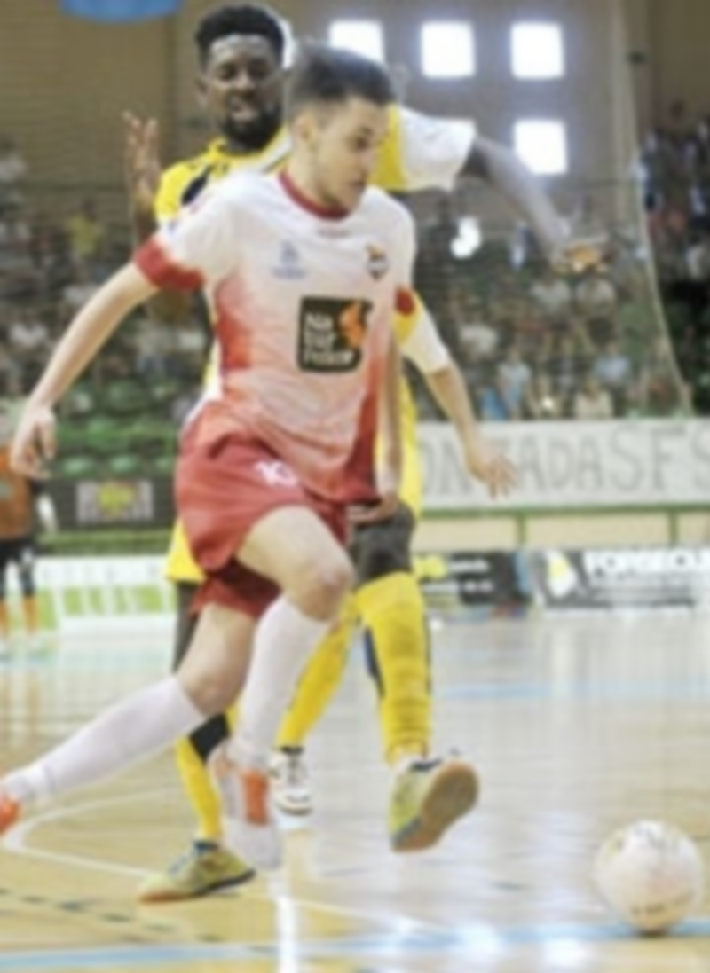 Álex Fuentes durante el partido de play off contra el Gran Canaria en el Pedro Delgado de la pasada temporada. / JUAN MARTÍN