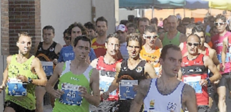 Roberto Jiménez lidera la carrera de Carbonero en una edición pasada. / KAMARERO