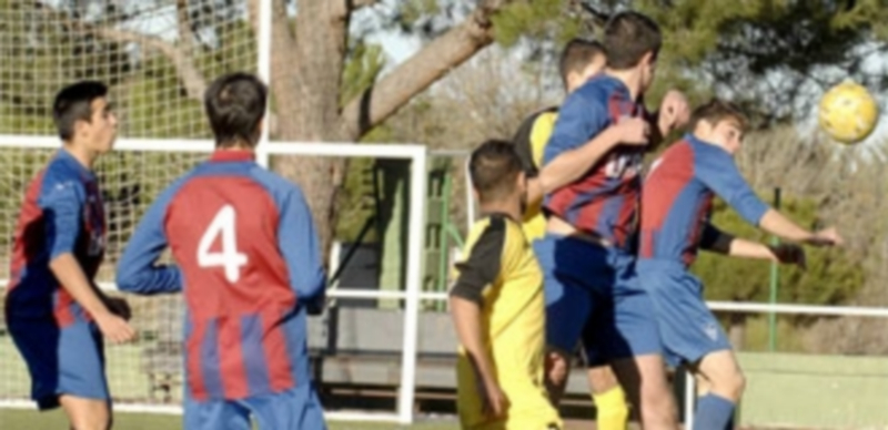 El Quintanar y la Gimnástica Segoviana durante un derbi de la pasada temporada. / Juan Martín