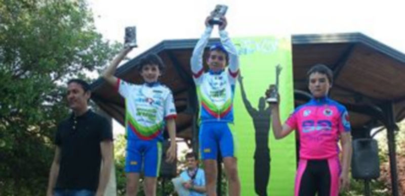 Podio de una de las competiciones en las que el Club Ciclista 53x13 fue partícipe . / El Adelantado
