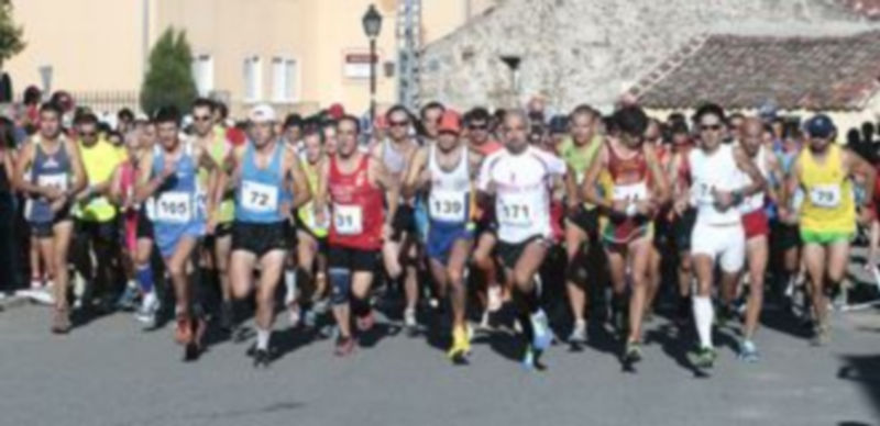 Imagen correspondiente a la salida de la carrera absoluta en la que participaron un total de 154 atletas en las diferentes categorías. / Lara Mazagatos