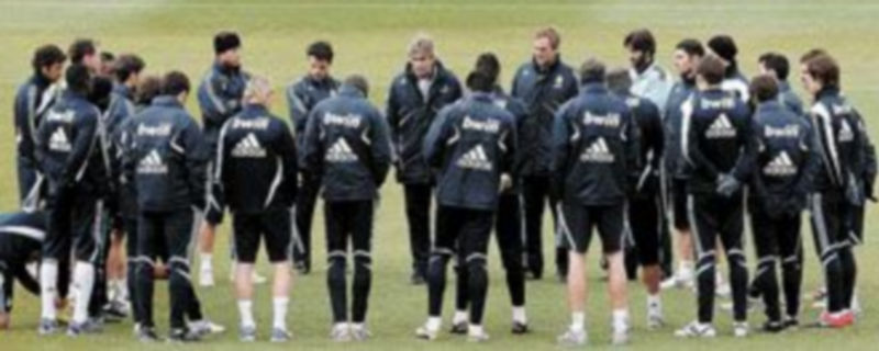 La plantilla blanca ya prepara el próximo encuentro de Liga ante el Villarreal. / Efe