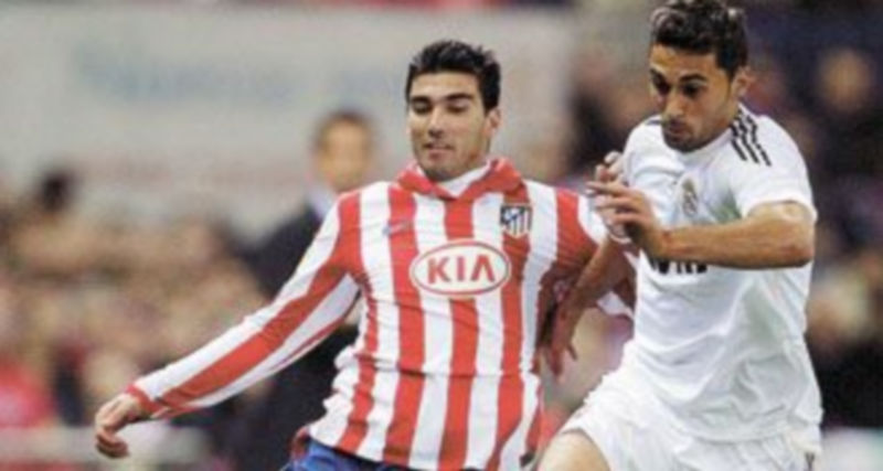 Manuel Pellegrini recurrirá a Álvaro Arbeloa para tratar de frenar la inspiración de Jesús Navas. / Efe