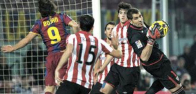 Gorka Iraizoz se las arregló para neutralizar las acciones de ataque del Barcelona. / Alejandro García (Efe)