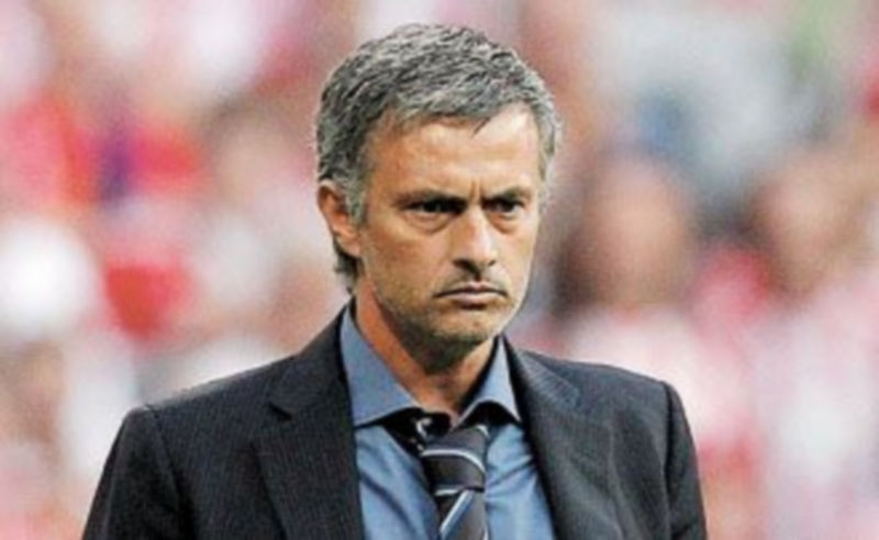 El controvertido técnico llega al Bernabéu con la Champions bajo el brazo. / Efe