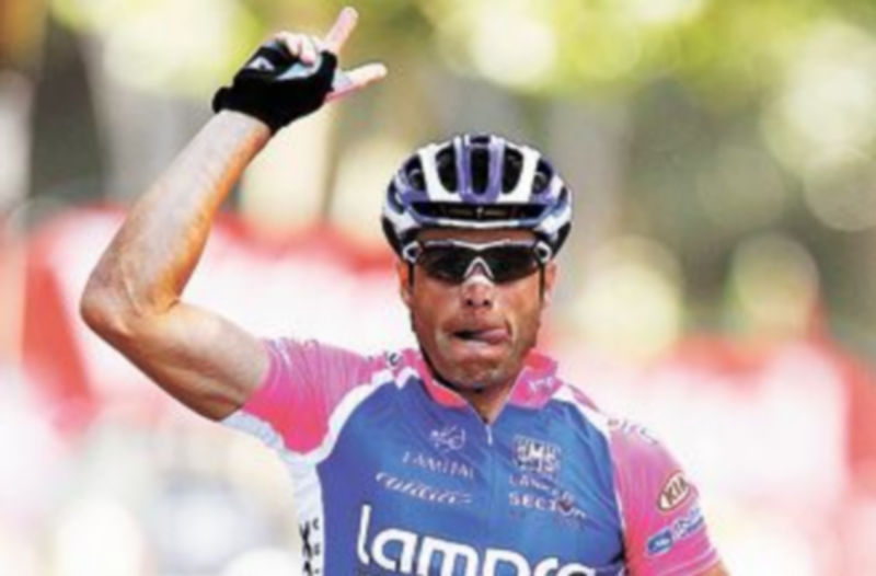 Alessandro Petacchi celebra su victoria al esprint. / IAN LANGSDON (Efe)