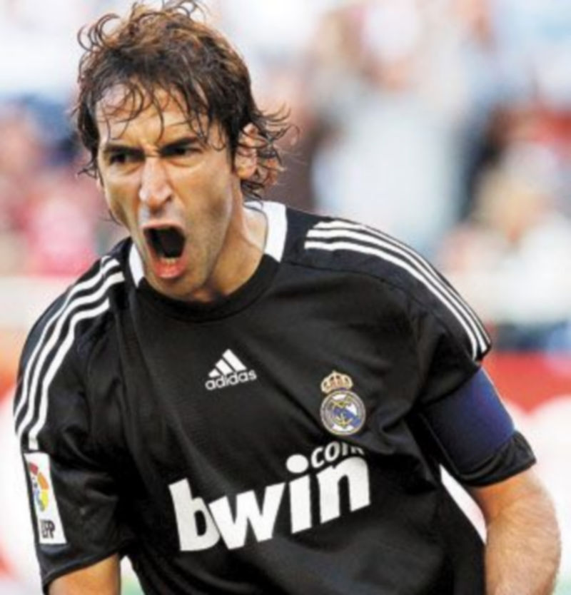 Raúl fue el protagonista del encuentro en el Sánchez Pizjuán. / EFE