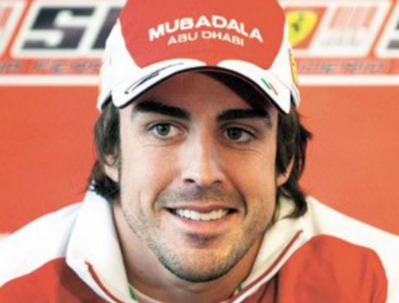 El piloto asturiano Fernando Alonso se muestra optimista de cara al GP de China que se disputa este fin de semana. / Efe