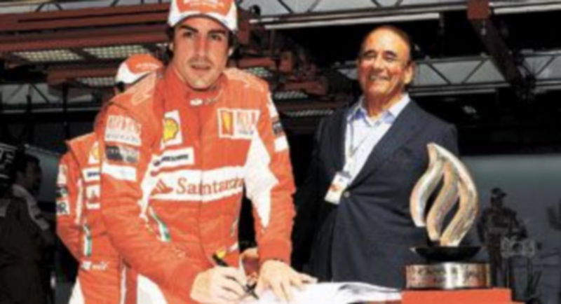 El piloto asturiano participó en un acto promocional junto a Felipe Massa y Emilio Botín