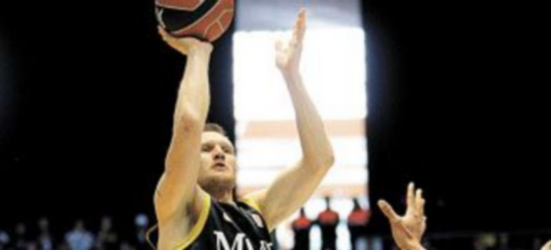 Kaukenas solo anotó seis puntos en su visita a Santiago. / Efe