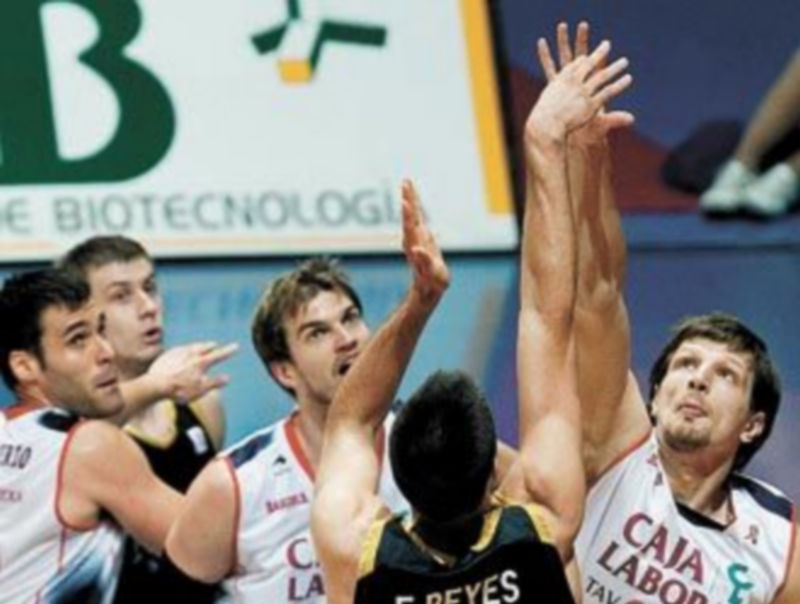 Felipe Reyes llevó al equipo a la igualada