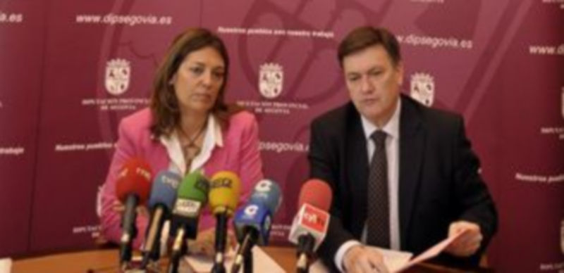 La Junta ha atendido en cuatro meses a 56 familias en riesgo de desahucio 1 La consejera de Familia