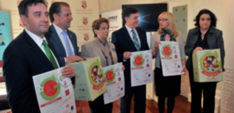 Presentación de las cestas solidarias en la Diputación. / KAMARERO