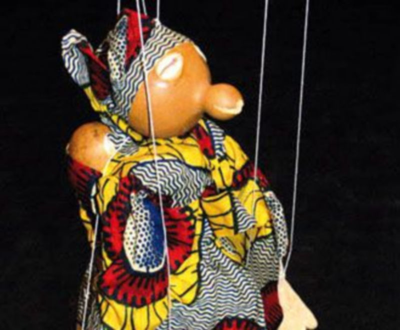 Uno de los títeres africanos de Dittout.