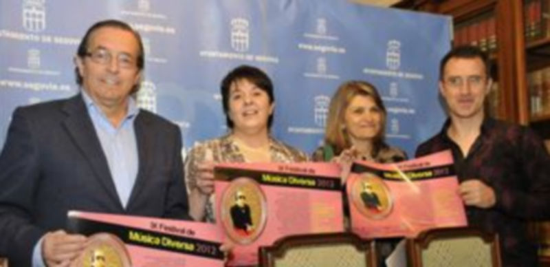 Los patrocinadores y el director del festival