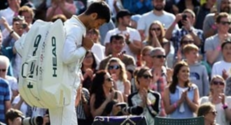 Djokovic se retira de la pista tras caer ante Querrey. / EFE