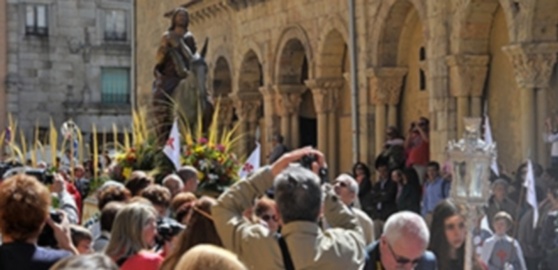 Las calles por las que ha transcurrido la procesión presentaban este aspecto. / KAMARERO