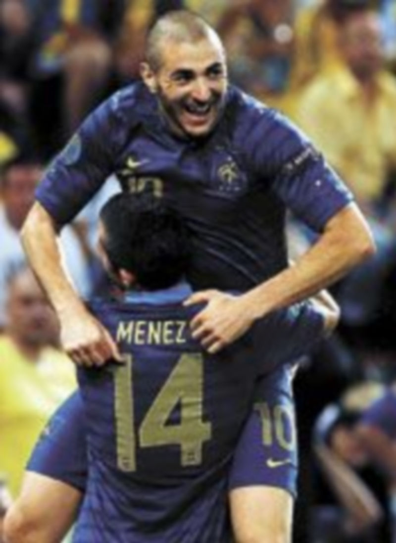 Benzema dio los dos pases de gol del combinado galo y fue una pesadilla para el equipo polaco. /  Reuters