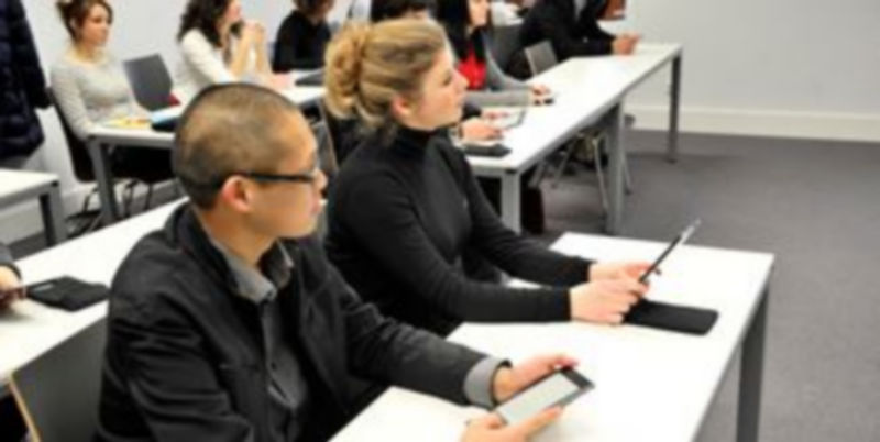 Un momento de la presentación del nuevo dispositivo en la universidad. / KAMARERO