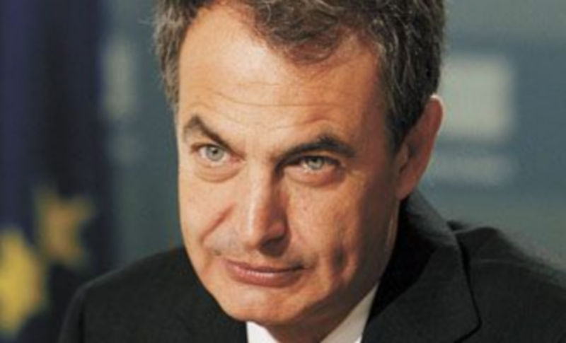 El presidente Zapatero denuncia la «incoherencia» del PP. / Javier Lizón (Efe)