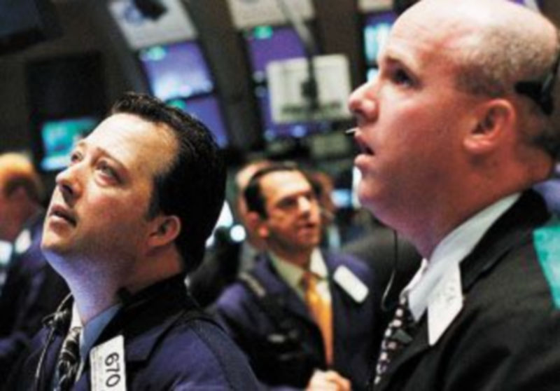 Fitch cree que la reestructuración de las cajas puede afectar a la economía. / Efe